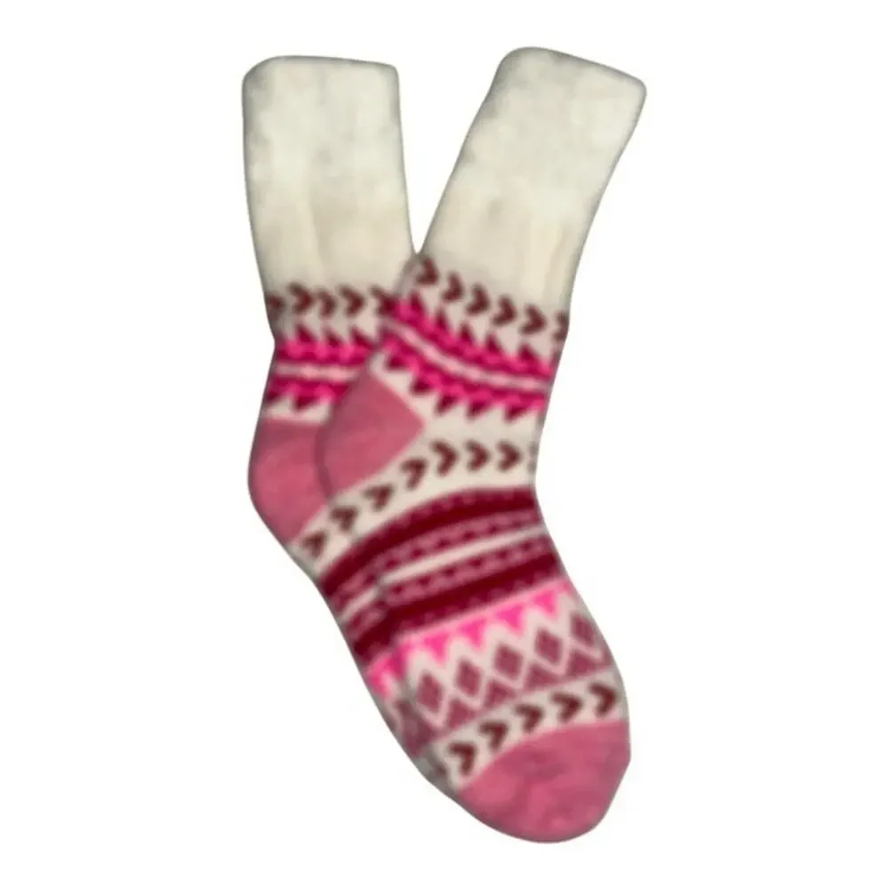 2 Pairs Magellan Outdoors Lodge Crew Socks Pink Geo Red Plaid Aloe Infused 6-10